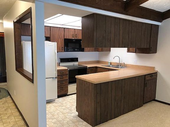 2nd image of 2100 Country Club Dr Unit 8