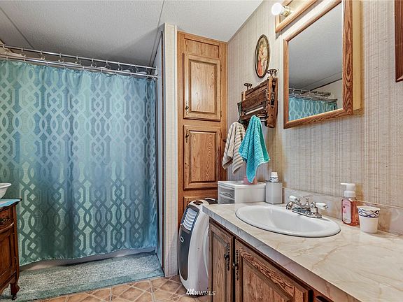 3rd image of 2432 Nightingale Ln