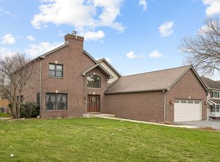 23W531 W Walnut Ave, Roselle, IL 60172