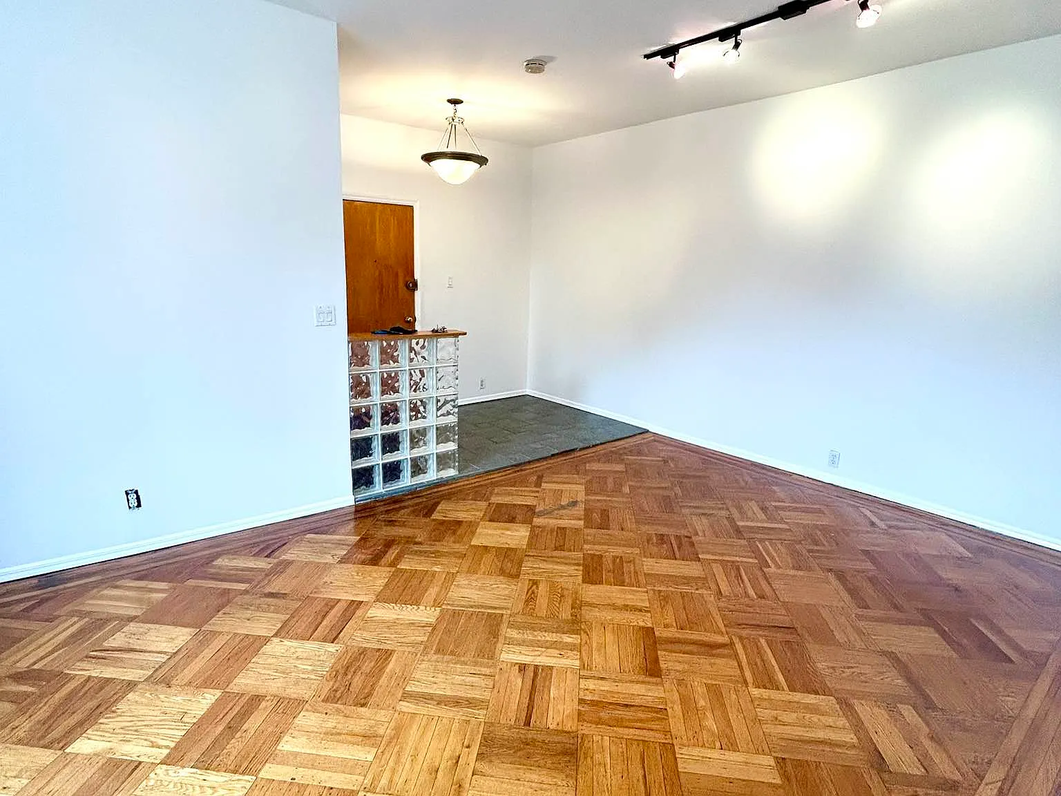 218 Avenue T — Photo 2