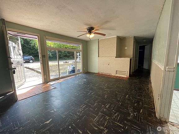 3rd image of 724 W Harvard Avenue