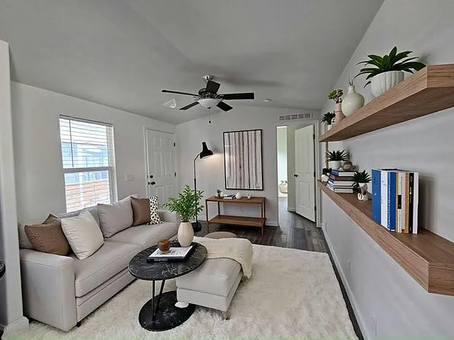 2 bed, 1.0 bath, 672 sqft, $1,400 — Photo 3