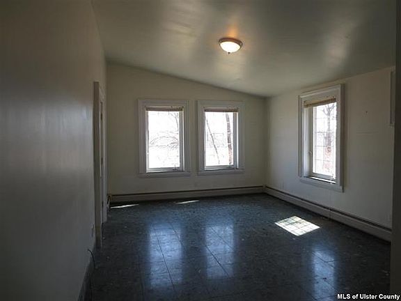 4th image of 44 Schraeters Ln