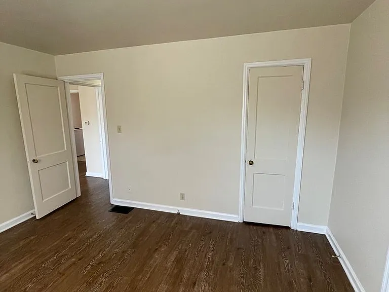 Nola Court Apartments — Photo 92