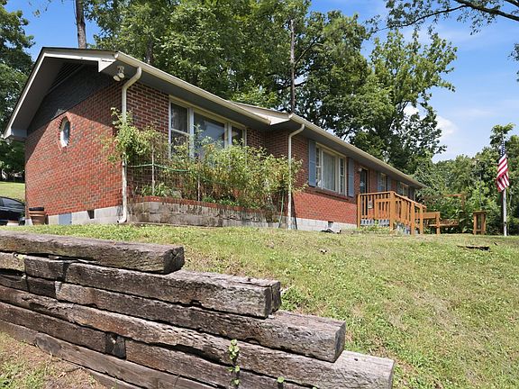 3rd image of 701 Eastland Ct