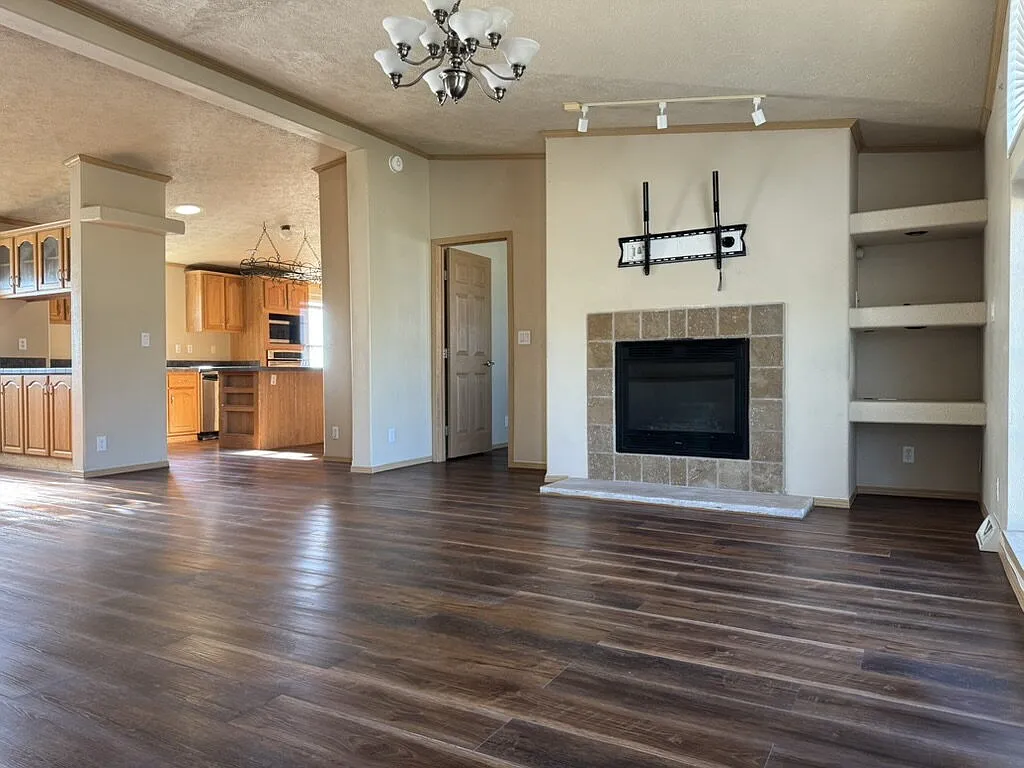 3 bed, 2.5 bath, 3480 sqft, $1,895 — Photo 4