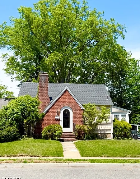 301 Hickory Ave — Photo 1