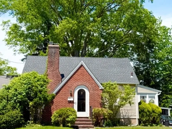 301 Hickory Ave, Bergenfield, NJ 07621