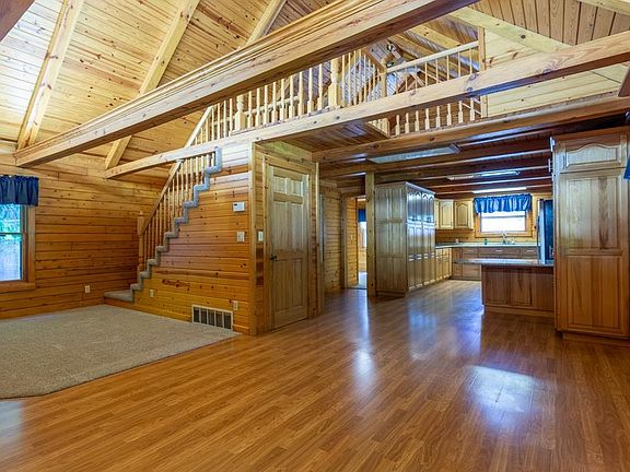 3rd image of 407 Country Ln