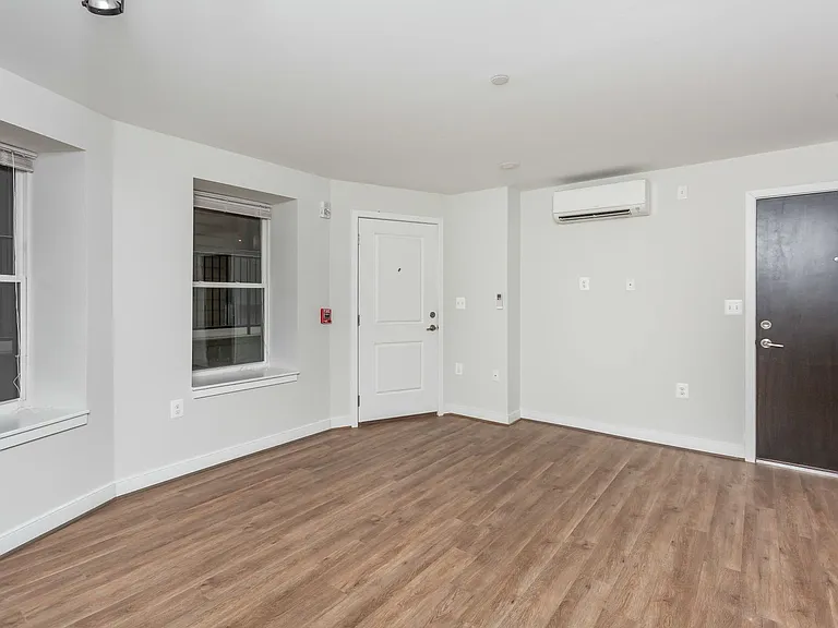 815 Park Ave — Photo 31