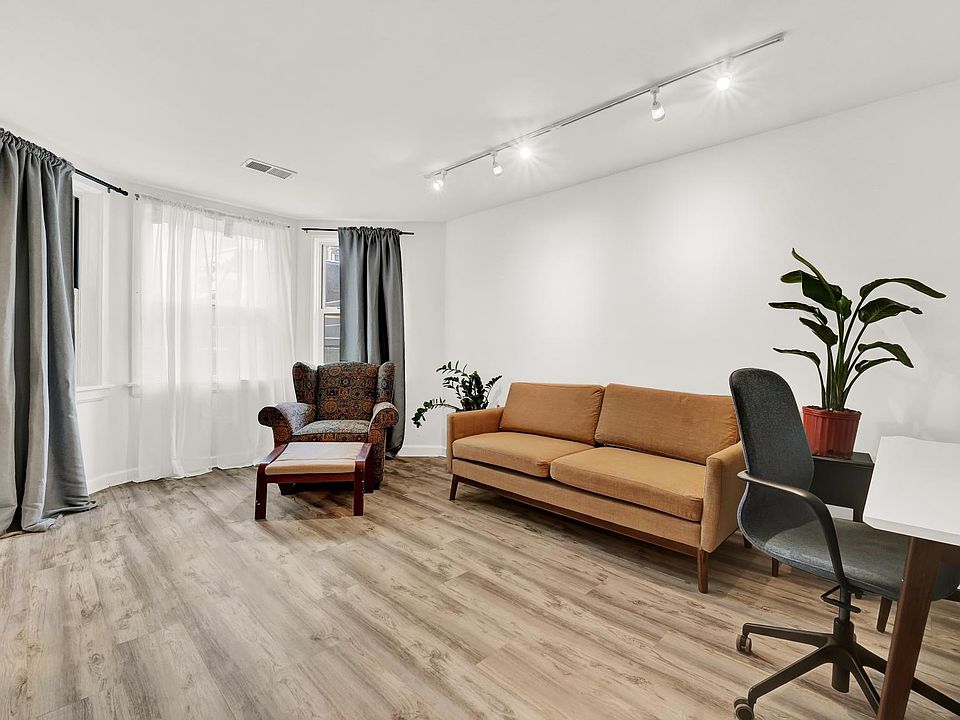 1st image of 2135 W Barry Ave #B