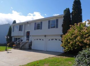 92 Winterset Dr, Springfield, MA 01129
