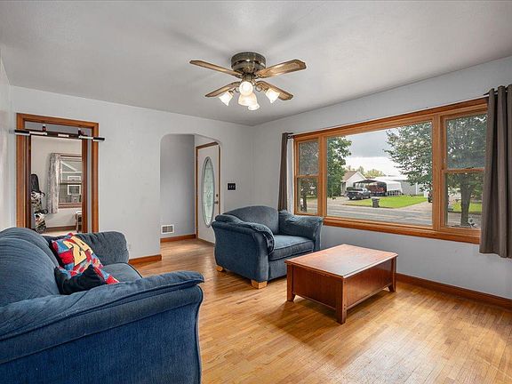 3rd image of 650 Newton St