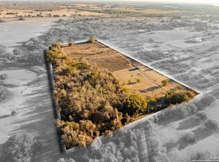1666 County Road 106, Floresville, TX 78114