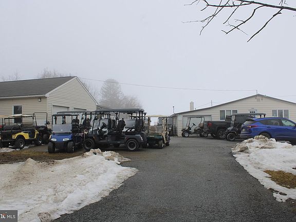 2nd image of 5859 Lincoln Hwy