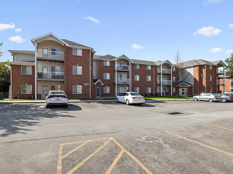 Lakeside Village Apartment Homes — Photo 27