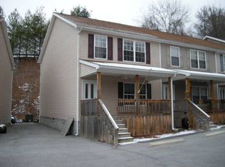 9867 New Hope Rd, Bluefield, WV 24701