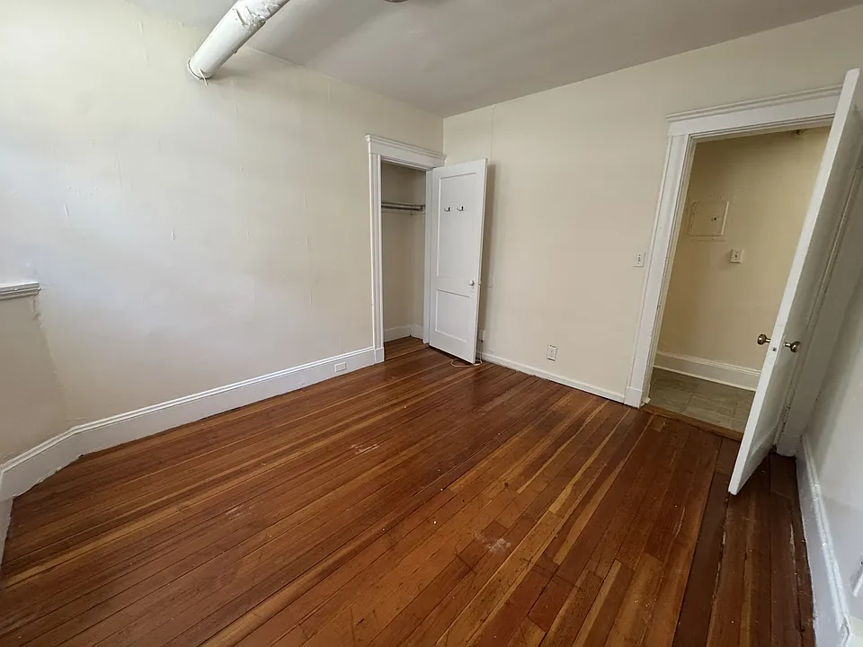 17 Barrows St
