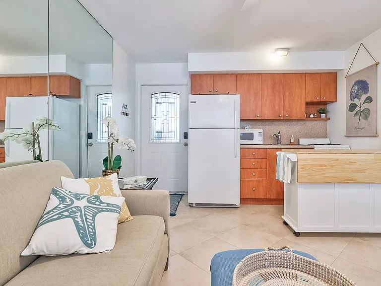 3230 NE 13th St #103 — Photo 3