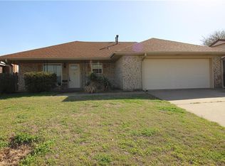 6206 NW Cedarwood Dr, Lawton, OK 73505