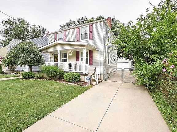 3rd image of 1592 Redwood Ave