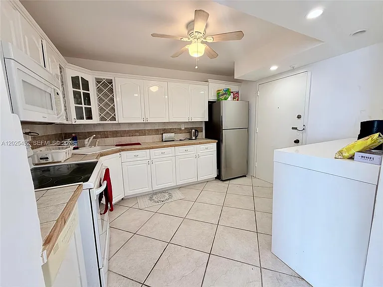 2750 NE 183rd St #Penthouse 10 — Photo 9