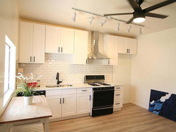 2nd image of 945 Orme Ave