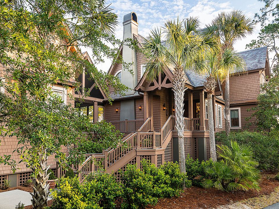 1st image of 10 Club Cottage Ln