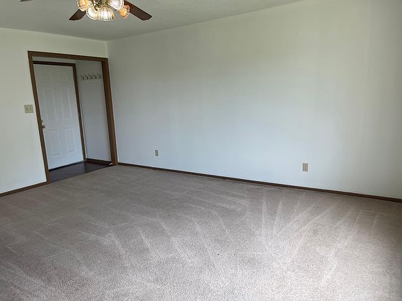 4th image of 300 Jay Ray Ct #1