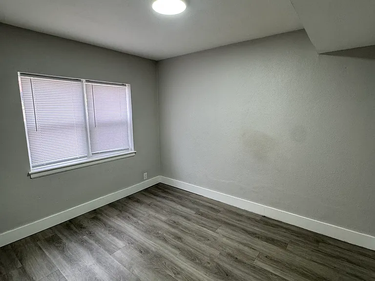 124 N Eddy St #16 — Photo 4