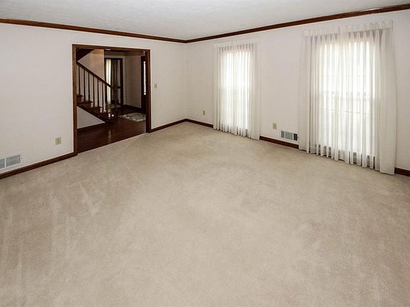 5th image of 2492 Meadowglen Trl