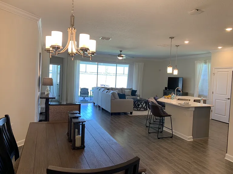 Bunker Dr — Photo 1