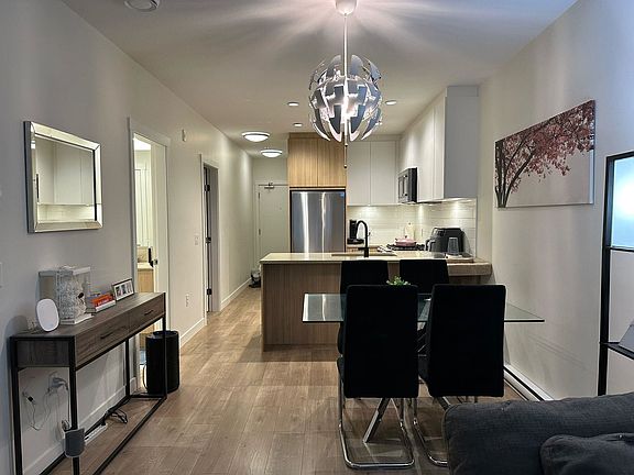 4th image of 707 Como Lake Ave #113