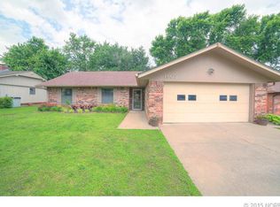 1805 East Dr, Bartlesville, OK 74006
