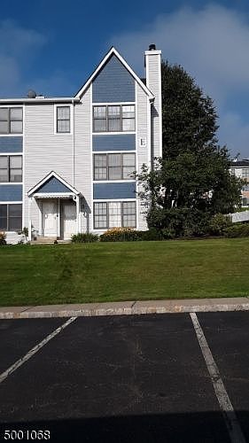 1st image of 10 Heritage Ln #1