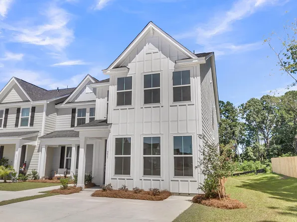 813 Alma Square Dr, Moncks Corner, SC 29461