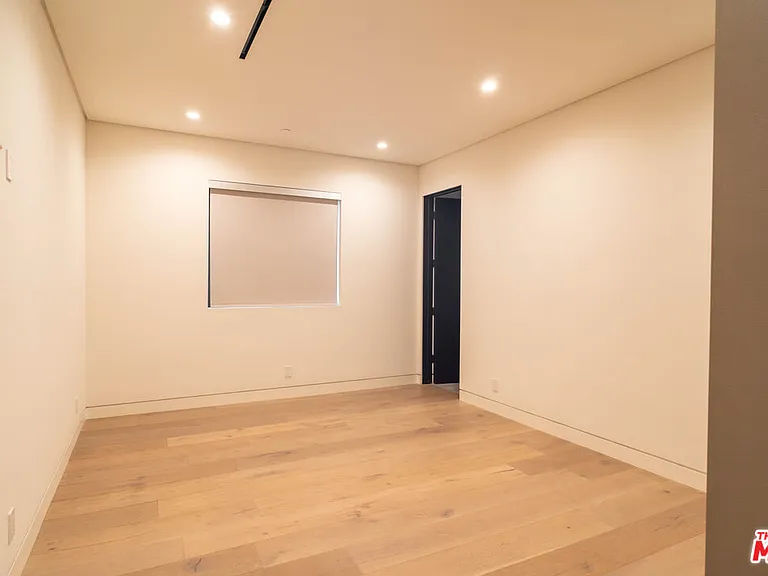 829 N Ogden Dr — Photo 28