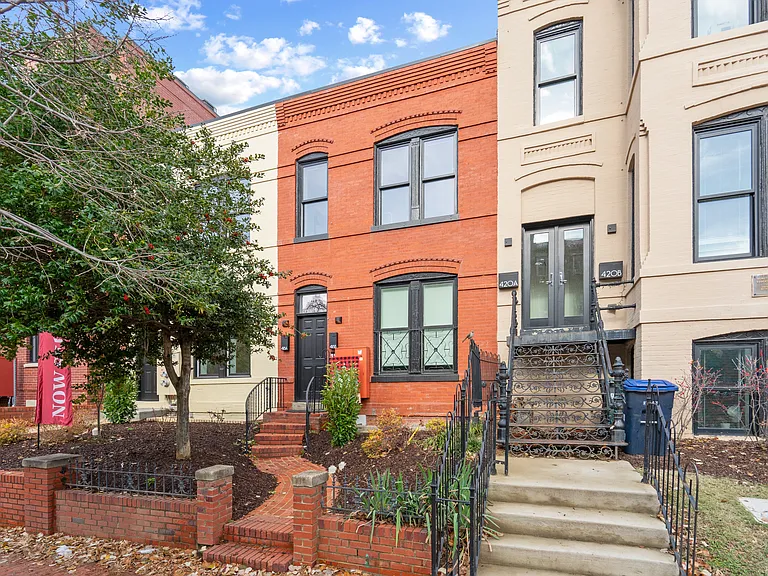 418 D St SE #A — Photo 22