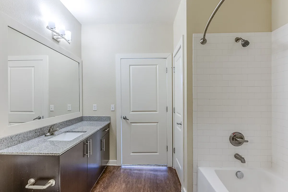 Building Photo - Edge at 1702