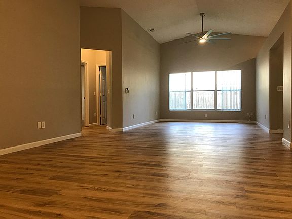3rd image of 760 Riviera Dr NE