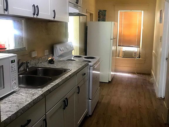 2nd image of 931 Newton Ave S #1