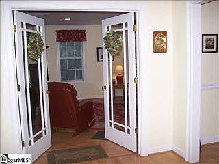 5th image of 233 Courtney Cir