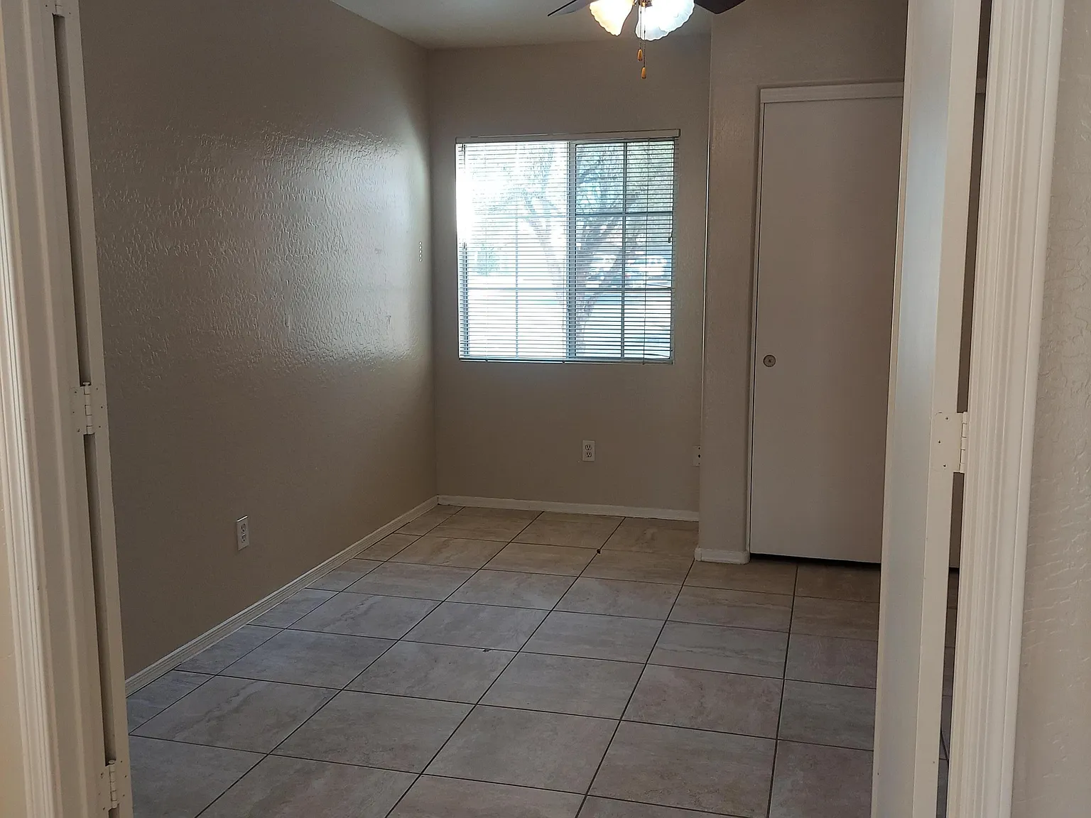 3 bed, 2.0 bath, 1090 sqft, $1,595 — Photo 4