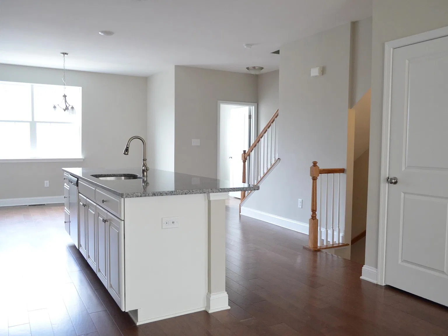 3 bed, 3.5 bath, 2190 sqft, $3,500 — Photo 2