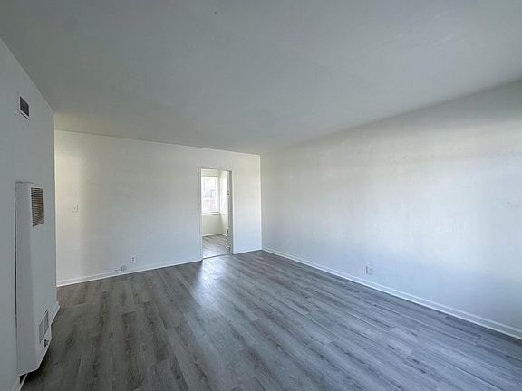 2nd image of 1094 E Villa St