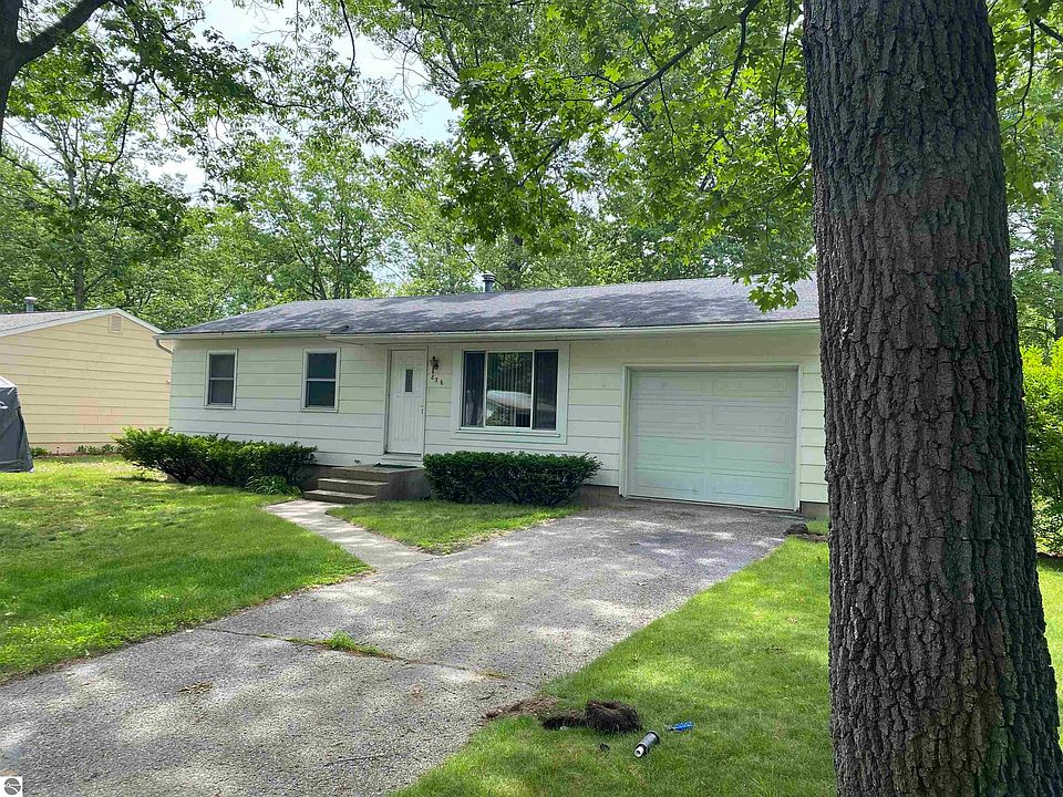 836 Boon St, Traverse City, MI 49686 Zillow
