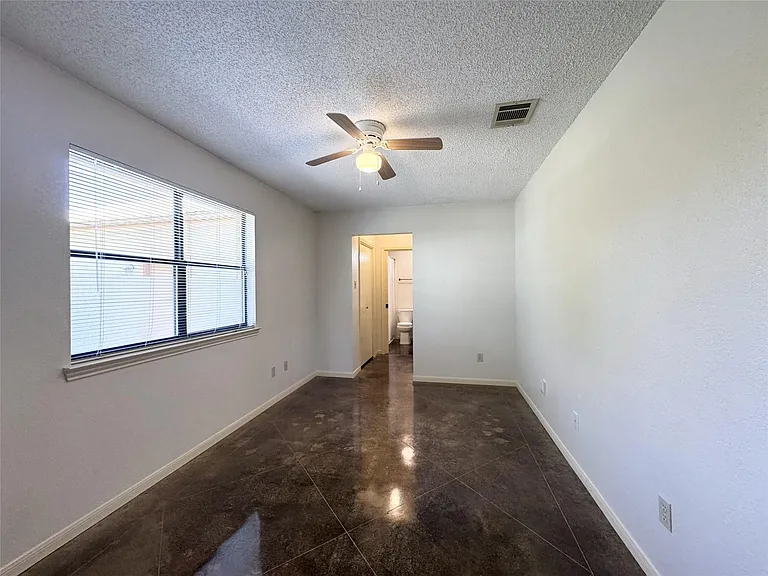 701 Gamez Cv #B — Photo 15