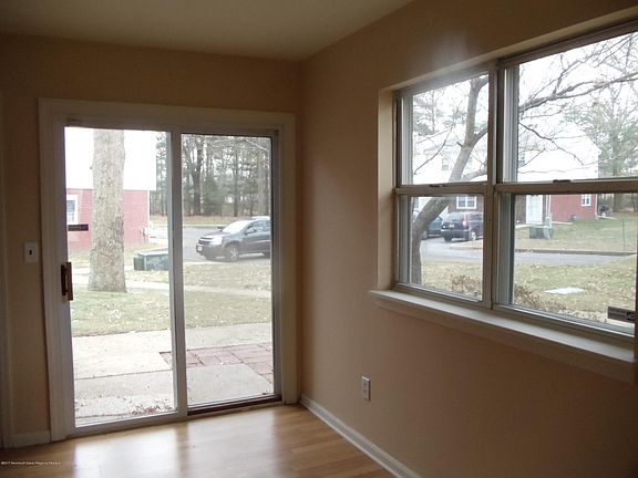 5th image of 593 Garfield Ave APT 13