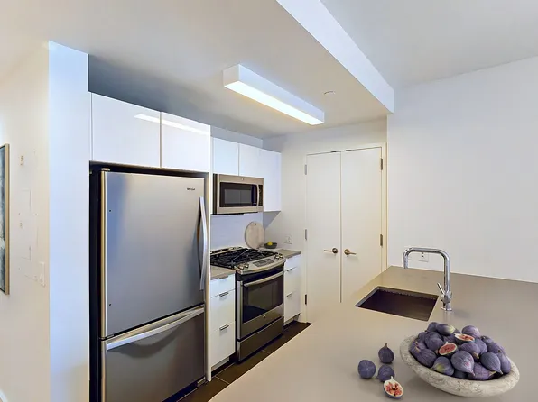 45 Hoyt Street image 3 of 7