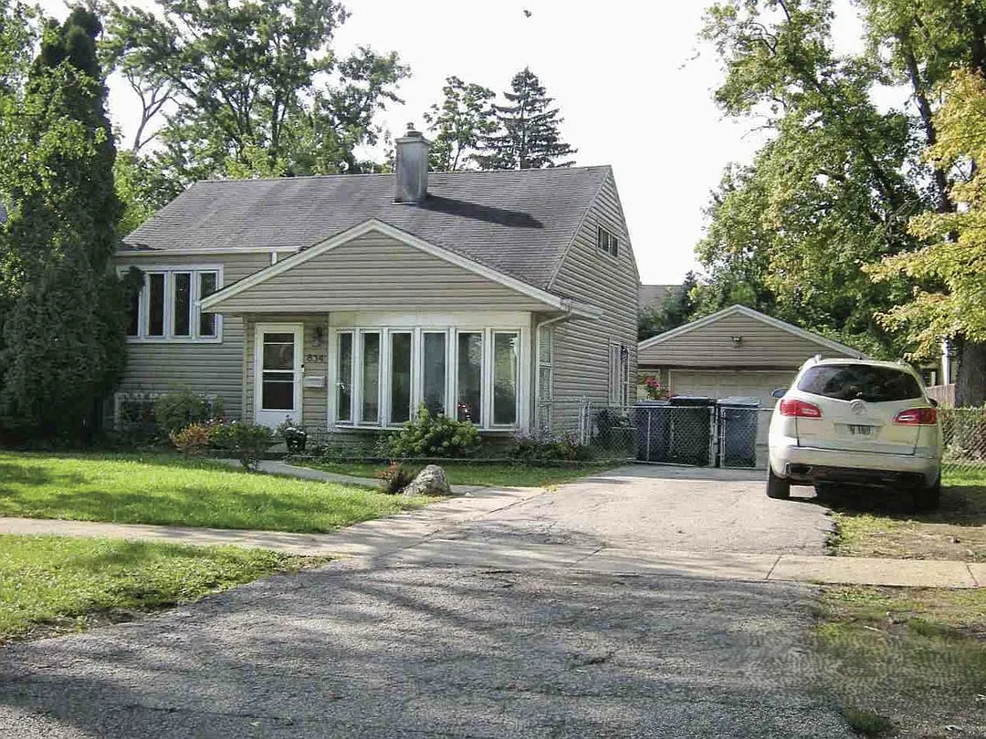 834 W Green St photo 1